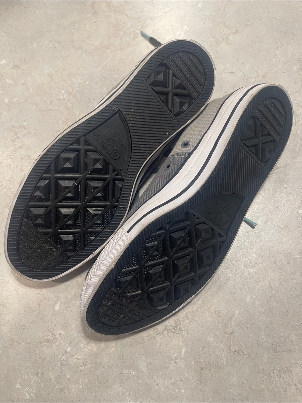 Converse - Picture 2 of 4